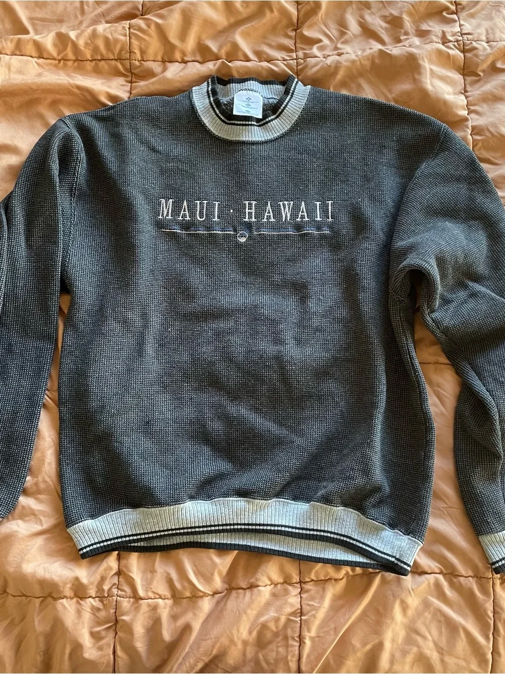 Vintage Maui Hawaii Gray Crewneck Sweater with Cream Trim